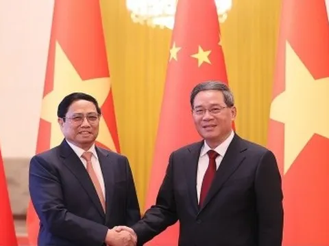 Thủ tướng Trung Quốc đón Thủ tướng Việt Nam, chứng kiến lễ ký 6 văn kiện hợp tác