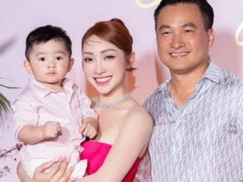 Chi Bảo tổ chức tiệc sinh nhật sang chảnh cho vợ trong biệt thự mới hoàn thiện