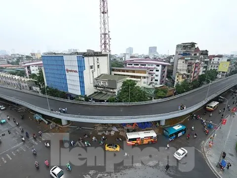 Diện mạo cầu vượt chữ C Chùa Bộc trước ngày thông xe