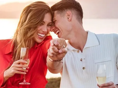 Hoa hậu Hoàn vũ Tây Ban Nha cưới thủ môn đắt giá nhất thế giới