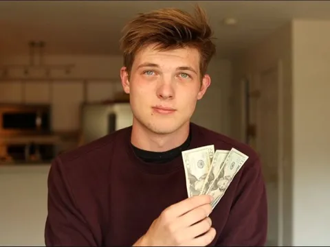 Youtuber 24 tuổi trở thành triệu phú USD nhờ 13 nguồn thu nhập: 12 tuổi đã bắt đầu kiếm tiền, giờ sở hữu khối tài sản nhiều người mơ ước