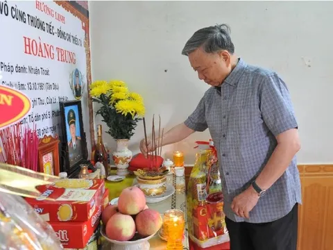 Bộ trưởng Tô Lâm thăm hỏi gia đình các liệt sỹ hy sinh tại Đắk Lắk