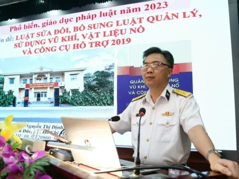 Phổ biến, giáo dục pháp luật cho hơn 375 cán bộ, chiến sĩ hải quân