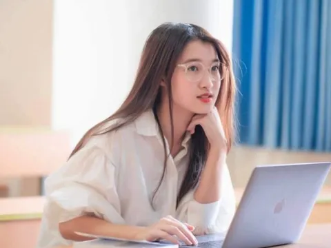 Nàng hậu Việt từng đạt 9 điểm Văn tốt nghiệp THPT: Nhan sắc như "thần tiên tỷ tỷ", bảo lưu đại học vì lý do này