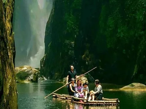 Địa điểm đẹp như trong phim kiếm hiệp, được gọi với biệt danh 'viên ngọc thô ẩn mình trong núi': Thực chất ở ngay miền Bắc Việt Nam