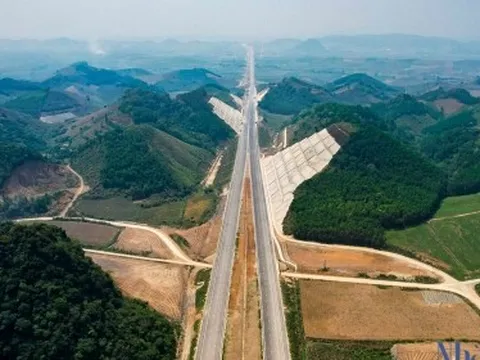 Đến năm 2025, cơ bản thông tuyến cao tốc Bắc - Nam phía Đông