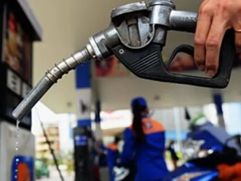 Những thói quen tai hại nên tránh khi đổ xăng xe
