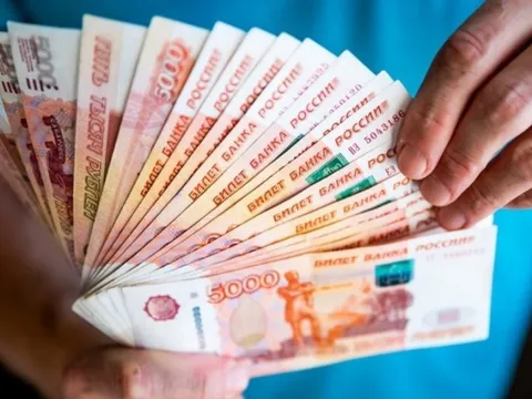 Cuộc nổi loạn bất thành ở Nga đã phá hủy 3% giá trị của đồng rúp