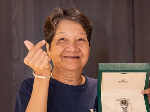 Một công ty thưởng vàng và quà tặng lên tới 230 triệu cho nữ lao công: Chỉ cần đạt 1 yêu cầu duy nhất, ai nghe xong cũng "ước ao"