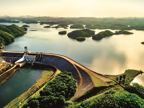 Mực nước thấp nhất lịch sử 50 năm khiến thủy điện Thác Bà vẫn chưa thể phát điện