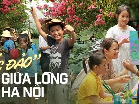 Một "ốc đảo" với con đường hoa cổ tích, có gì nữa mà nhiều gia đình tìm tới từ 5 giờ sáng
