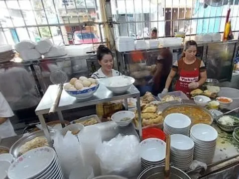 Quán phở, miến gà được Michelin vinh danh, khách đông từ sáng đến đêm