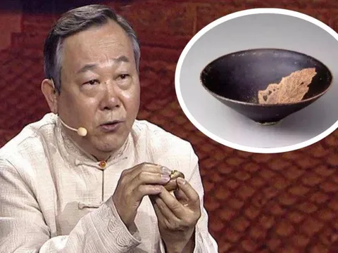 Mang chiếc bát "mẻ" trong nhà đi kiểm định, người đàn ông giật mình khi chuyên gia đổ nước vào và phán: “Đừng coi thường, nó là bảo vật vô giá!”