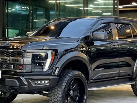 Một garage độ Ford Everest 2023 trông như F-150 Raptor: Thay toàn bộ phần đầu cùng bánh xe khủng