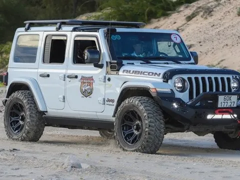 Hội chơi Jeep mang 10 chiếc xe phượt hơn 700km TP. HCM - Vĩnh Hy, off-road từ đồi cát xuống suối mà không hề hấn gì