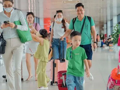 Lượng khách đường hàng không tăng 50% trong nửa đầu năm