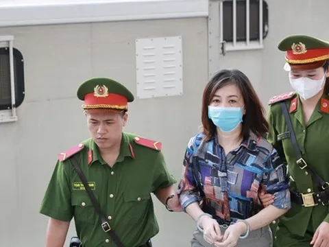 Nữ giám đốc tố bị đe dọa ‘nếu không gặp thì cho xong đời…’