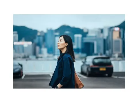 25 tuổi, bỏ việc văn phòng với mức lương 15.000 USD/tháng để làm công việc tay chân: “Nghèo hơn, nhưng tôi hạnh phúc hơn”