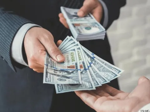 Tiền bạc không phải là thứ toàn năng, nhưng là phép thử lòng người: Người EQ cao có 3 cách khéo léo từ chối vay tiền