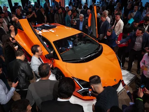 Siêu xe 21 tỷ đồng của Lamborghini có gì hot mà cháy hàng đến hết năm 2025, người giàu đến mấy cũng phải tranh nhau xếp hàng?
