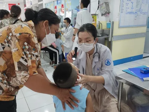 Bệnh tay chân miệng tăng nhanh, nguy cơ cuối tháng 7 thiếu thuốc điều trị