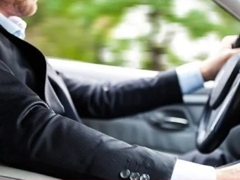 Cách xử lý khẩn cấp khi xe bị kẹt chân côn