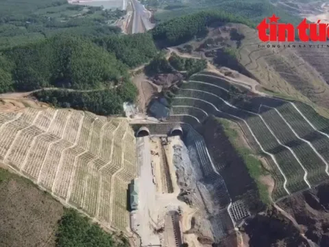 Hầm Trường Vinh nối Thanh Hóa - Nghệ An tăng tốc về đích