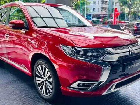 Mitsubishi Outlander giảm giá sâu tại đại lý, lăn bánh chưa tới 800 triệu, rẻ nhất nhóm SUV hạng C Nhật, Hàn