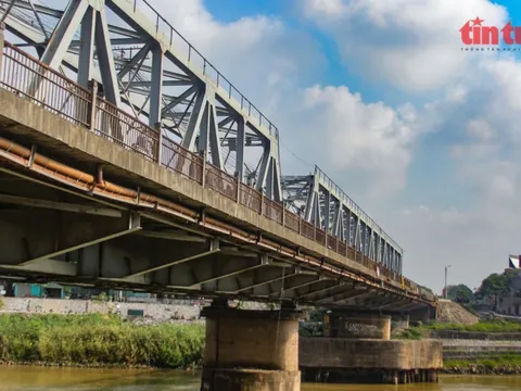 Khởi công dự án nâng cấp tuyến vận tải thủy sông Đuống