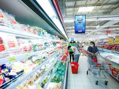 Hàng hóa rục rịch tăng giá theo lương: Làm sao để kiểm soát?