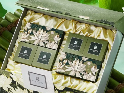 Bánh trung thu “phiên bản 5 sao” năm 2023: Vỏ hộp còn được khắc kim phủ vàng, giá chỉ từ 600k
