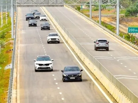 Định nghĩa mới về ‘vượt phải’ mà tài xế Việt cần biết