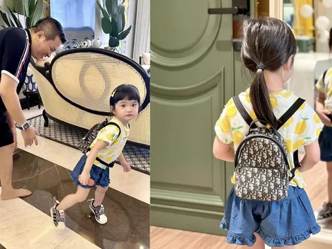 Ái nữ 3 tuổi đi mẫu giáo, đại gia quận 7 tặng luôn ba lô 50 triệu, ngó món đồ đựng bên trong mà xỉu ngang