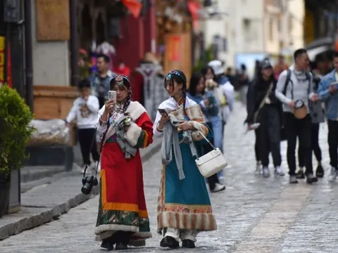 Nghề nghiệp 'nhạy cảm' bị cấm tham gia tour du lịch ở một tỉnh của Trung Quốc