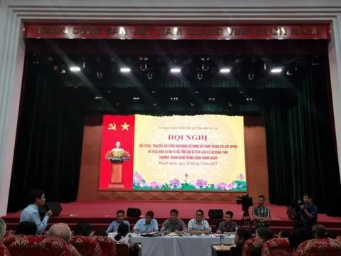 Người dân bỏ về trong buổi đối thoại Dự án tu bổ Gò Đống Thây