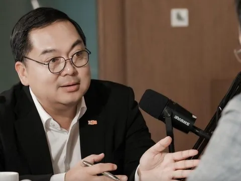 Sếp Hoàng Nam Tiến chỉ ra 5 cột mốc phấn đấu của đời người, GenZ gật gù tâm đắc
