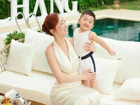 Bà xã CEO của Chi Bảo và con trai ở biệt thự mới triệu đô, khoe sắc vóc U40 ‘trông mòn con mắt’