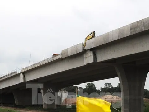 Cao tốc ở ĐBSCL: Đề xuất phương án cầu cạn khoảng 250 tỷ đồng/km