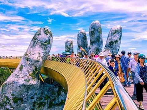 7 tháng năm 2023: Khách quốc tế đến Việt Nam tăng 6,9 lần