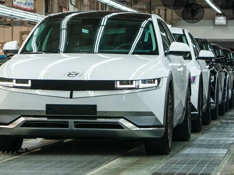 Hyundai Ioniq 5 lắp ráp chốt giá từ 1,3 tỷ tại Việt Nam: To gần bằng VF 8 nhưng trục dài hơn, chạy hơn 450km/sạc
