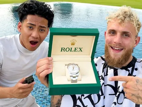 Đi cắt tóc nhưng không mang tiền mặt, chàng trai "thanh toán" cho thợ bằng một chiếc Rolex nghìn USD mới toanh
