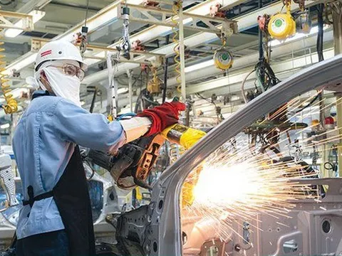Sản xuất công nghiệp tăng tốc những tháng cuối năm