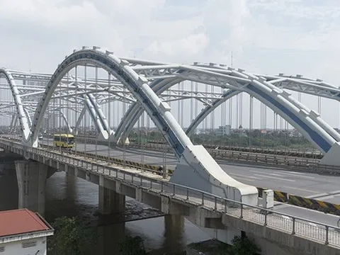 Mục sở thị cây cầu vòm thép nối liền huyện Đông Anh với quận Long Biên