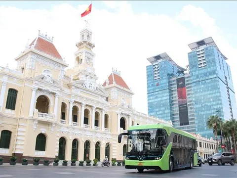 Kiến nghị tăng trợ giá, kéo dài thời gian thí điểm xe buýt điện tại TP Hồ Chí Minh