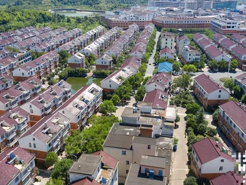 Ngôi làng nghèo có tiếng bỗng 'phất' lên từ 1 xưởng làm nến, nay toàn đại gia, có biệt thự, người có tài sản 16 tỷ đồng vẫn chỉ là "hộ nghèo"