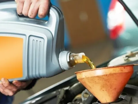 Cách chọn loại dầu nhớt phù hợp nhất cho ô tô