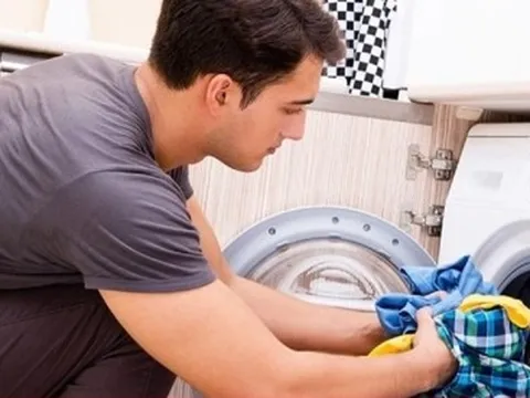 Vì sao giặt quần áo tại nhà không thơm lâu như ngoài tiệm?