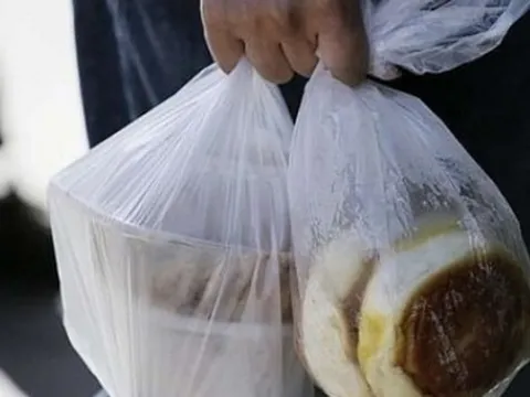 Sử dụng túi nilon thế nào để không bị nhiễm độc?