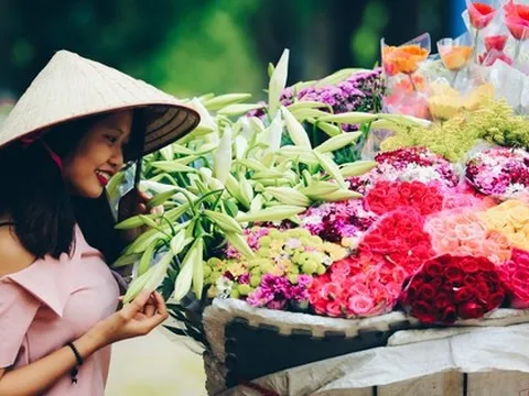 Hà Nội: Những chiếc xe hoa "gánh" cả trời thương nhớ