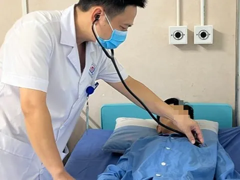 Nam thanh niên bị loét miệng, tổn thương thận sau một tuần đi chơi thác nước